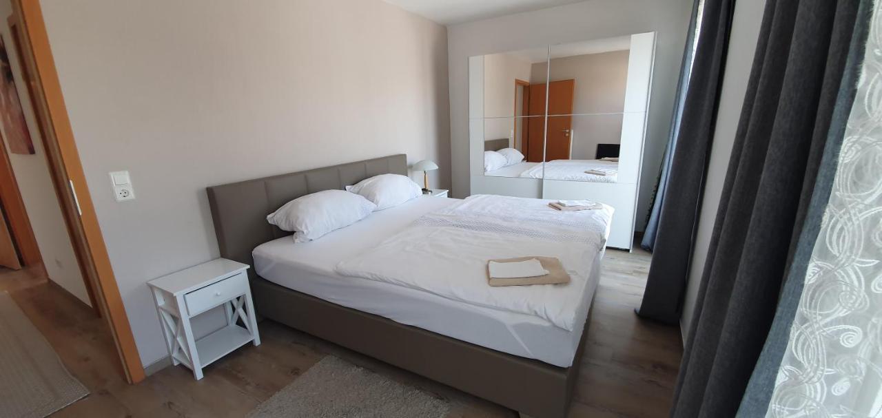 Outletcity Ferienwohnung 2 Metzingen  Buitenkant foto