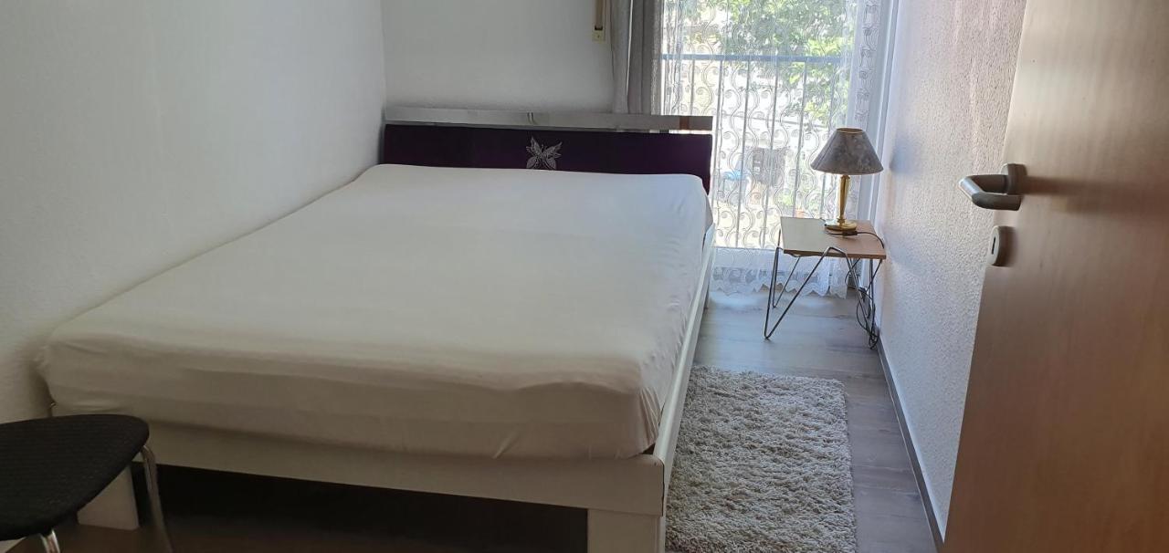 Outletcity Ferienwohnung 2 Metzingen  Buitenkant foto
