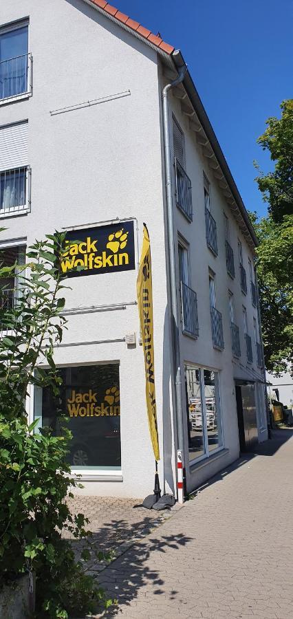 Outletcity Ferienwohnung 2 Metzingen  Buitenkant foto